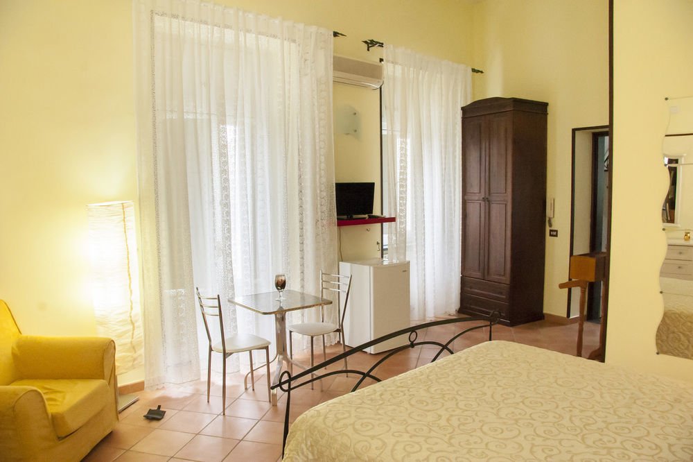Hotel Residence Confalone Naples Extérieur photo